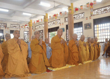 Tiền Giang: Ban Trị sự Phật giáo huyện Cái Bè tổ chức cúng dường các trường hạ