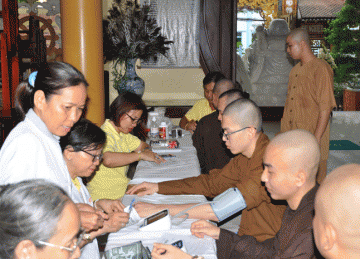 TP.Mỹ Tho: Đoàn từ thiện An Việt cúng dường và khám bệnh cho chư hành giả tại Hạ trường chùa Phật Ân