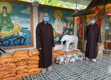 H.Châu Thành: BTS Phật giáo huyện kết hợp chùa Linh Sơn hỗ trợ bà con mùa dịch Covid