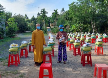H.Tân Phước: Phật giáo huyện hỗ trợ các hoàn cảnh khó khăn trong mùa dịch Covid