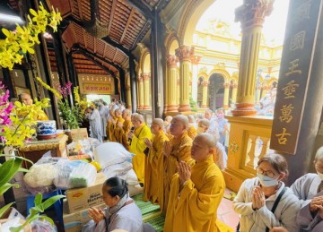 H.Chợ Gạo: Ban Trị sự Phật giáo tổ chức thăm và cúng dường chư hành giả An cư mùa hạ PL.2566