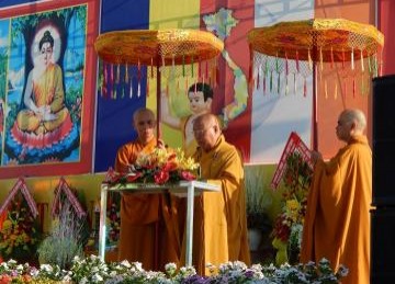 Phật giáo Tiền Giang thành kính cử hành lễ Phật đản