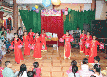 H.Châu Thành: Chùa Dân Hòa tổ chức trao tặng 500 phần quà Trung thu, 10 phần học bổng cho học sinh nghèo hiếu học tại xã Đông Hòa