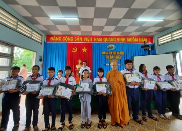 H.Châu Thành: Tịnh xá Ngọc Hiệp “Tiếp bước đến trường” đầu năm học mới