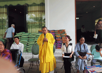 H.Chợ Gạo: Chùa Phước Sơn trao yêu thương đến bà con nghèo nhân mùa Vu lan