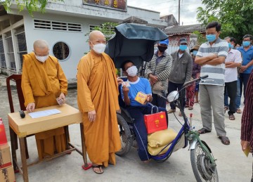 H.Châu Thành: Tịnh xá Ngọc Hiệp tặng quà định kỳ đến các nạn nhân nhiễm chất độc Da cam 
