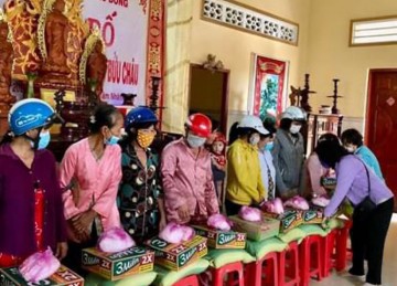 H.Tân Phú Đông: Chùa Bửu Châu phát quà từ thiện dịp Tết Trung Thu 