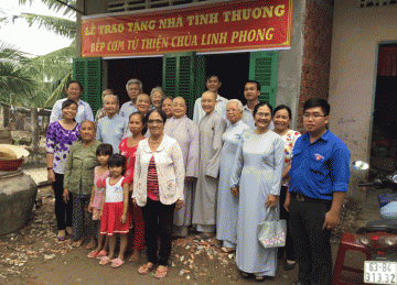 H.Châu Thành: Chùa Linh Phong tổ chức trao nhà tình thương tại thị trấn Tân Hiệp