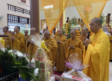 Tiền Giang: Chư Tôn đức lãnh đạo Phật giáo viếng Tang lễ cố Hòa thượng Thích Thiện Hòa