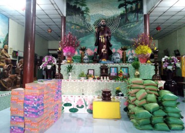 H.Chợ Gạo: Chùa Long Phan tặng quà hỗ trợ các hoàn cảnh khó khăn tại địa phương