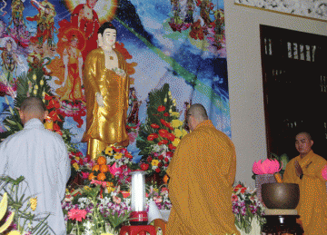 H.Gò Công Tây: Trang nghiêm lễ Vía Đức Phật A Di Đà tại chùa Linh Sơn