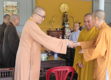 Tiền Giang: Thường trực Ban Trị sự Phật giáo tỉnh vấn an sức khỏe Hòa thượng Thích Minh Nguyệt
