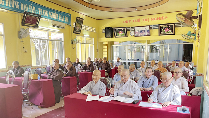 H.Cai Lậy: Ban Trị sự Phật giáo huyện Bố tát và họp lệ tháng 8 năm Quý Mão
