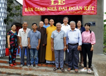 H.Cái Bè: Ban Trị sự Phật giáo huyện bàn giao nhà đại đoàn kết cho hộ nghèo tai xã Đông Hòa Hiệp 