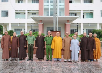 TX.Gò Công: Ban Trị sự Phật giáo thị xã thăm, chúc tết các ban ngành chính quyền