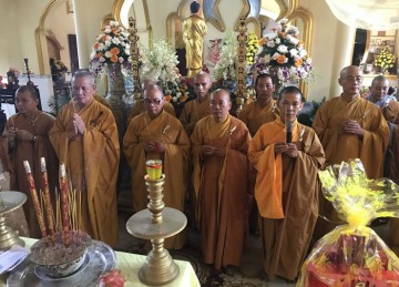 TX.Cai Lậy: Ban Trị sự Phật giáo thị xã và huyện Cai Lậy viếng tang cố Thượng tọa Thích Nhuận Huệ