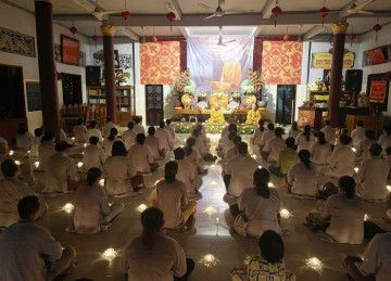TX.Gò Công: Chùa Huệ Quang tổ chức Hoa đăng Kỷ niệm ngày Đức Phật Thích Ca Mâu Ni thành đạo