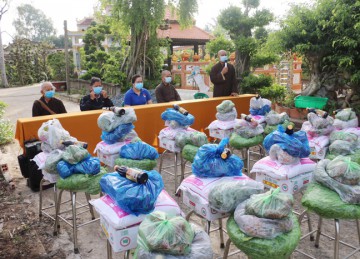 H.Châu Thành: “Phiên chợ Không đồng” chùa Long Tường hỗ trợ người dân trong đại dịch Covid