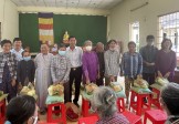 H.Chợ Gạo: Chùa Khánh Lâm trao quà hỗ trợ các hoàn cảnh khó khăn tại địa phương 