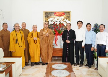 Tiền Giang: Thường trực Ban Trị sự Phật giáo tỉnh Chúc mừng lễ Giáng sinh đến đồng bào Công giáo và Tin Lành