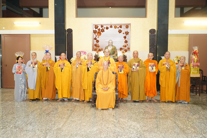Thường trực BTS Phật giáo tỉnh Tiền Giang đảnh lễ khánh chúc Đức Pháp chủ và chư Tôn đức Hội đồng Trị sự GHPGVN