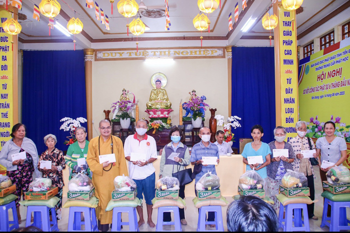 Tiền Giang: Trường hạ chùa Phật Ân tổ chức tặng quà hỗ trợ các hoàn cảnh khó khăn nhân dịp Vu lan