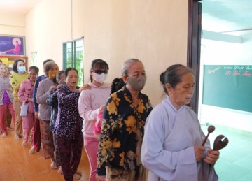 TX.Cai Lậy: Khóa tu cho người khiếm thị định kỳ tại chùa Phật Bửu 