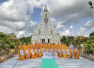 Tiền Giang: Trường Trung cấp Phật học tổ chức dã ngoại và thiền hành