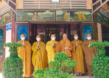 H.Gò Công Tây: Ban Thường trực Phật giáo huyện Đảnh lễ chư Tôn đức và thăm viếng các Ban, Ngành báo cáo kết quả Đại hội nhiệm kỳ 2021- 2026