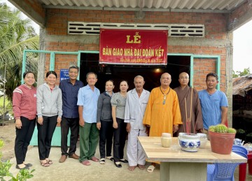 H.Gò Công Đông: Ban Trị sự Phật giáo huyện bàn giao nhà Đại Đoàn kết cho người nghèo
