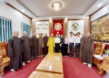 H.Gò Công Đông: Ban Trị sự Phật giáo huyện thăm và chúc Tết đến lãnh đạo các cơ quan