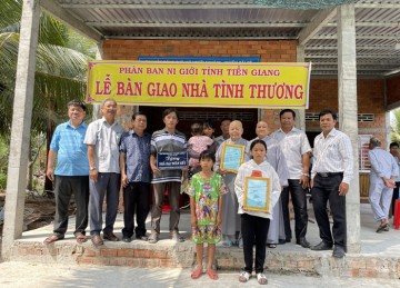 Tiền Giang: Phân ban Ni giới Phật giáo tỉnh bàn giao nhà tình thương tại xã Hòa Khánh, huyện Cái Bè
