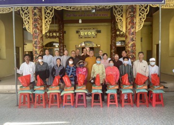 H.Cai Lậy: Phật giáo tổ chức trao 300 phần quà Tết cho các hộ nghèo cận nghèo tại các xã trong huyện