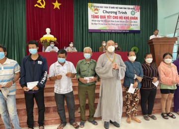 Tiền Giang: Ban Trị sự Phật giáo tỉnh tặng 700 phần quà hỗ trợ người dân đón xuân Nhâm Dần 2022