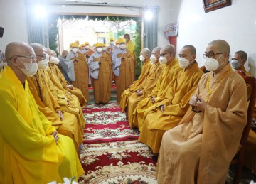 Tiền Giang: Ban Trị sự Phật giáo tỉnh viếng Tang lễ Ni trưởng Thích Nữ Minh Viên và cung thỉnh nhục thân Ni trưởng trà tỳ