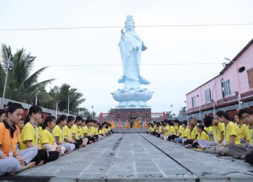Tiền Giang: Nhẹ bước thong dong đón chào ngày mới tại Khóa tu Đạo Phật với Tuổi trẻ “Con Về Tỉnh Thức” lần thứ VII