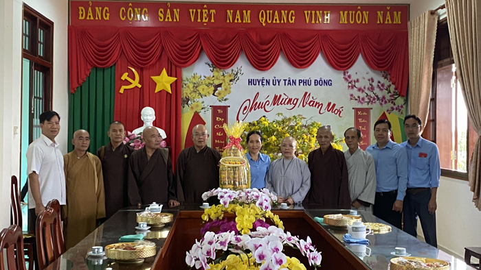 H.Tân Phú Đông: Ban Trị sự thăm và chúc Tết lãnh đạo các ban ngành địa phương