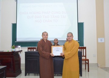 Tiền Giang: Quỹ đào tạo Tăng tài “Ngộ Chân Tử” tặng 50 triệu đồng hỗ trợ Trường Trung cấp Phật học