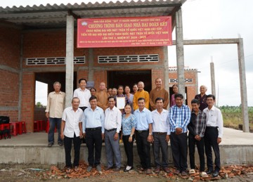 H.Chợ Gạo: Ban Trị sự và chùa Thiên Phước kết hợp tổ chức bàn giao nhà đại đoàn kết