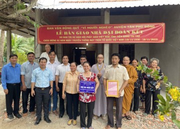 Tiền Giang: Ban Trị sự Phật giáo tỉnh bàn giao nhà Đại đoàn kết chào mừng Đại hội Đại biểu Phật giáo toàn quốc lần thứ IX