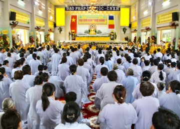 Tiền Giang: Đại Giới đàn Huệ Đăng năm 2023 Truyền giới Bồ Tát - Tấn hương cúng dường chư Phật