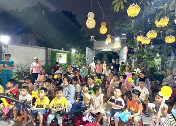 TP.Mỹ Tho: Chùa Trường Quang tổ chức vui chơi và trao quà Trung thu đến các em Thiếu nhi 