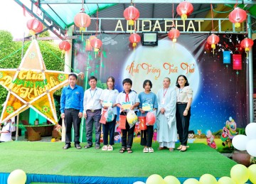 H.Tân Phước: Ấm áp trong chương trình “Ánh trăng Tuổi thơ” tại chùa Phú Khánh
