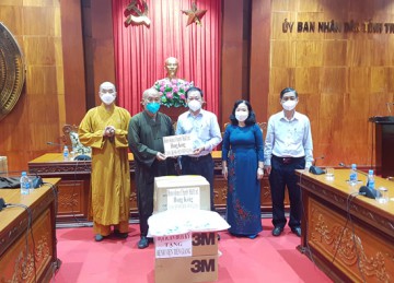 Tiền Giang: Phật giáo tiếp tục ủng hộ vật tư y tế cho công tác phòng, chống dịch Covid-19