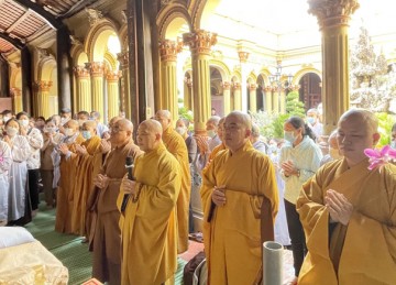 Tiền Giang: Ban Trị sự Phật giáo thị xã Gò Công tổ chức thăm và cúng dường Trường hạ PL.2566