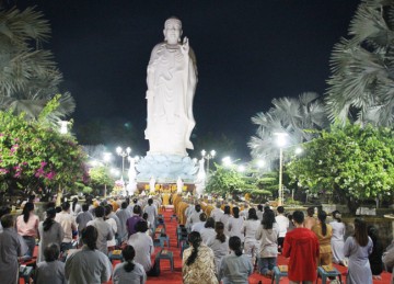 Tiền Giang: Trang nghiêm lễ Vía Đức Phật A Di Đà tại chùa Vĩnh Tràng năm Nhâm Dần