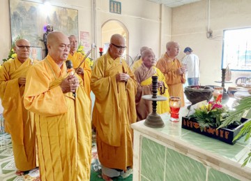 H.Gò công Đông: Ban Trị sự Phật giáo huyện viếng lễ tang Thượng tọa Thích Quảng Tấn